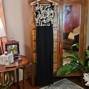 NWT Boohoo Black & Gold maxi dress size 4